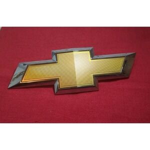 15-20 Chevy Tahoe Suburban Front Grille Bow Tie Emblem Gold 22814066 OEM